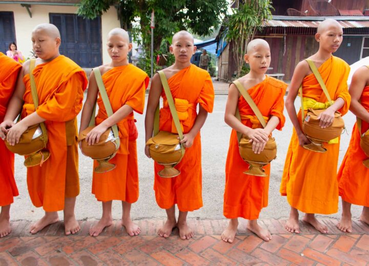 L’Âme du Laos — étape 02 — Tak Bat et journée avec un ancien moine