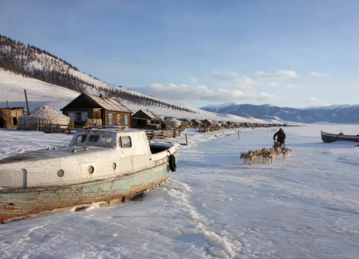 Port de Khatgal pris dans les glaces