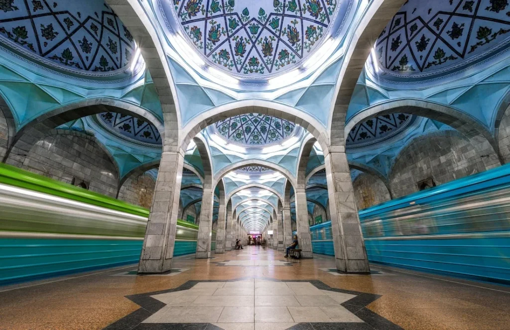 Métro décoré de Tachkent