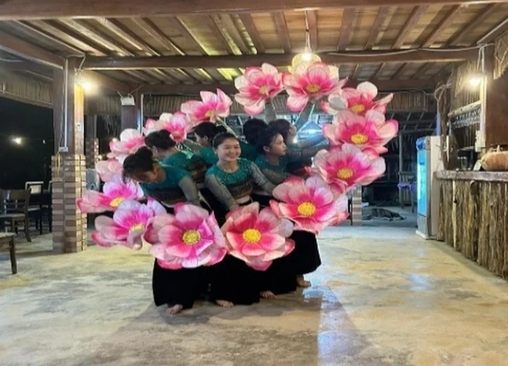 Femmes de chez Nous — étape 15 — Départ du Vietnam