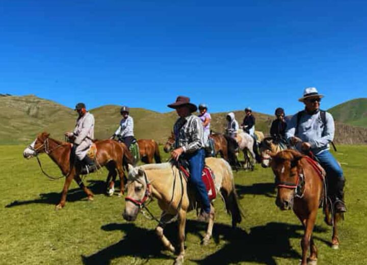 Cavaliers dans la vallée de l’Orkhon