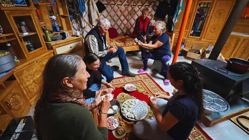 Moment partagé avec une famille nomade en Mongolie